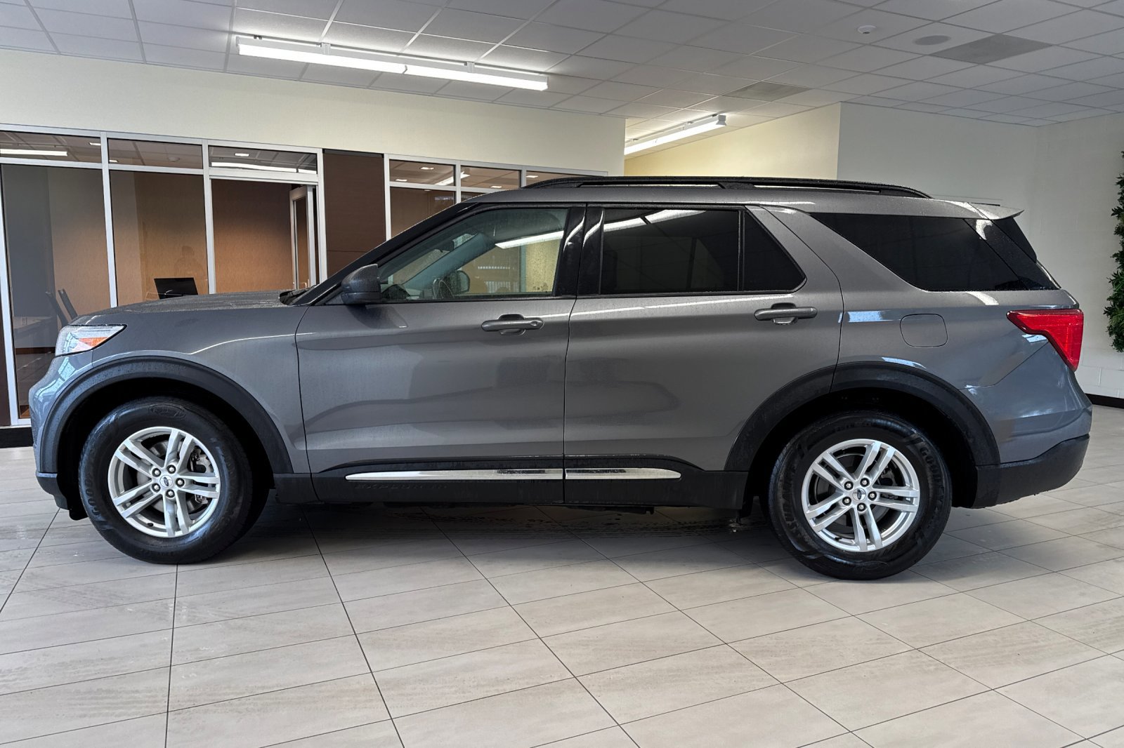 Certified 2021 Ford Explorer XLT image 7
