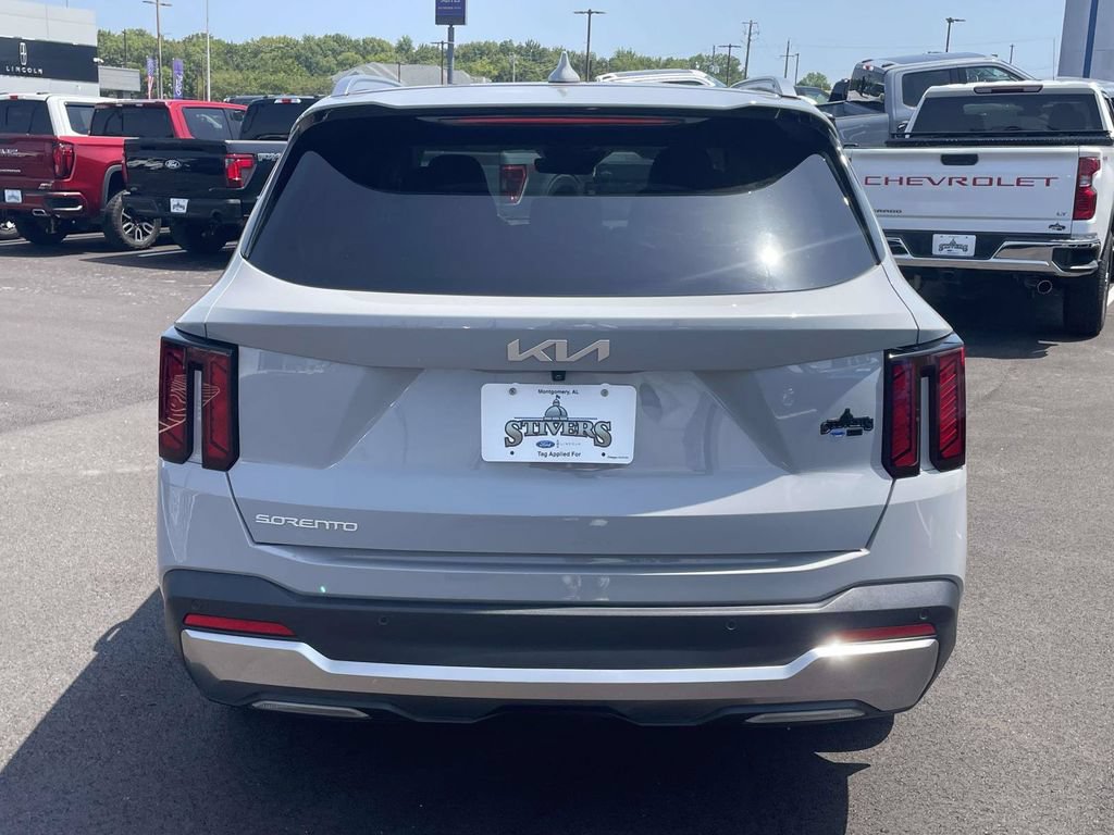 Used 2025 Kia Sorento S w/ Panoramic Sunroof Package FWD image 4