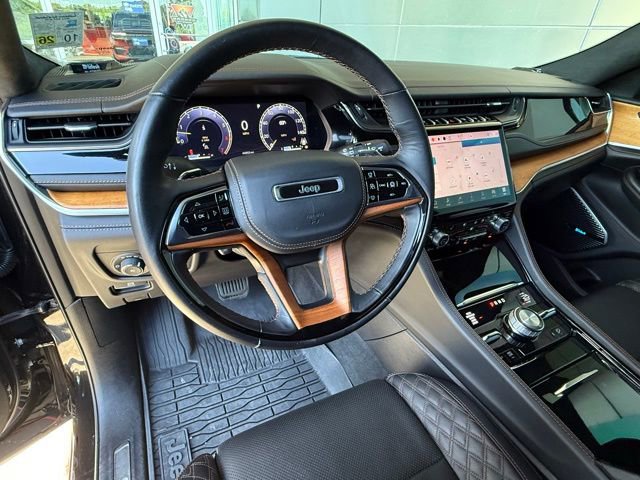 Used 2022 Jeep Grand Cherokee Summit AWD/4WD image 8