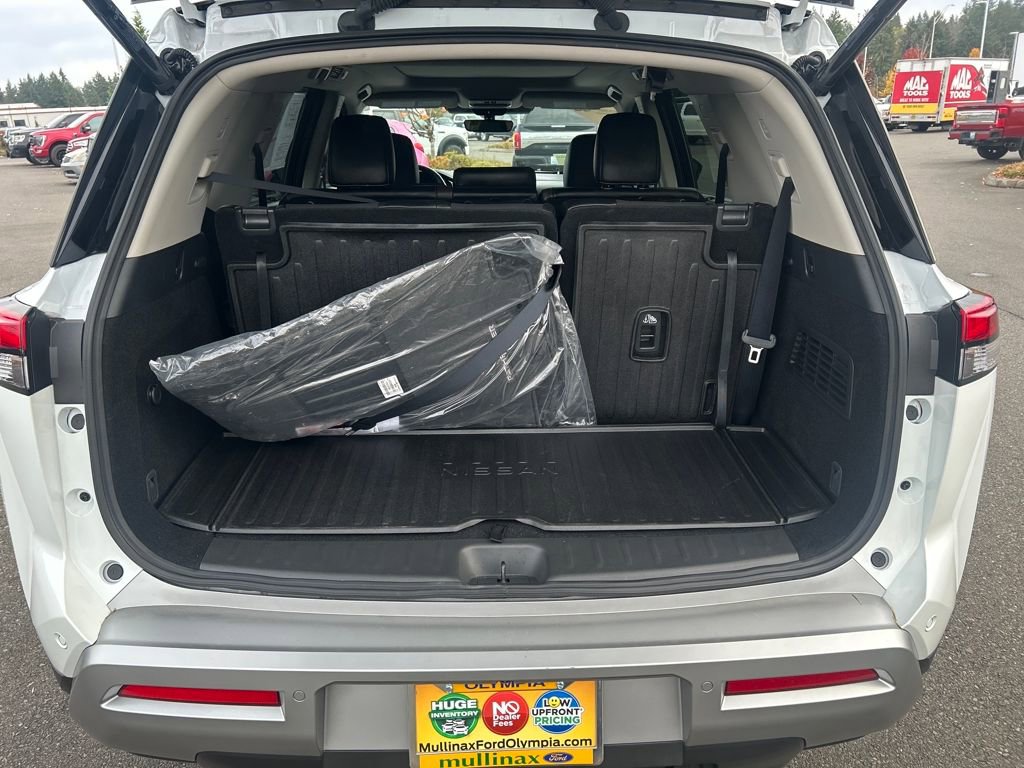 Used 2025 Nissan Pathfinder Platinum w/ Cargo Package image 35