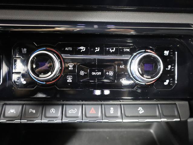 Used 2024 GMC Sierra 1500 AT4 w/ AT4 Premium Package AWD/4WD image 17