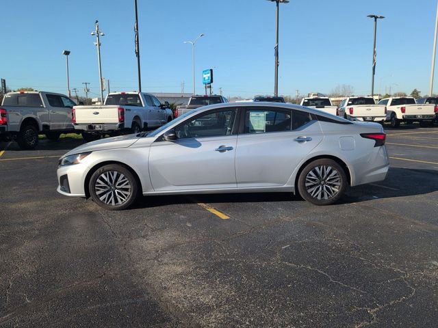 Used 2024 Nissan Altima 2.5 SV image 2