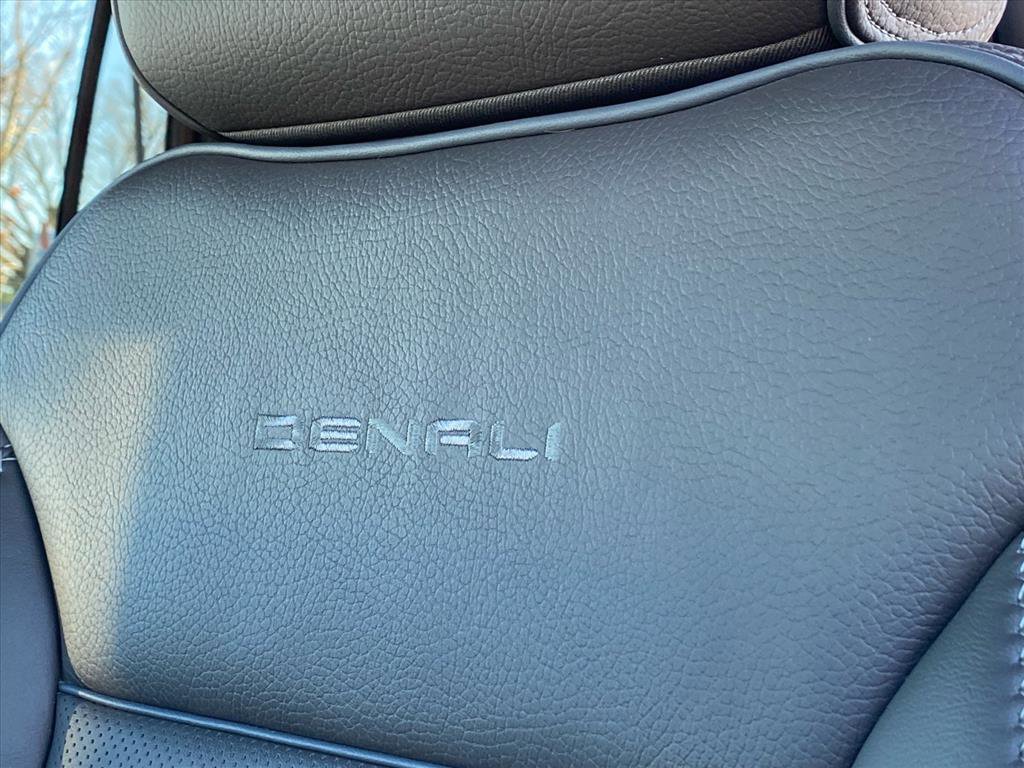 Used 2024 GMC Yukon XL Denali w/ Advanced Technology Package image 14