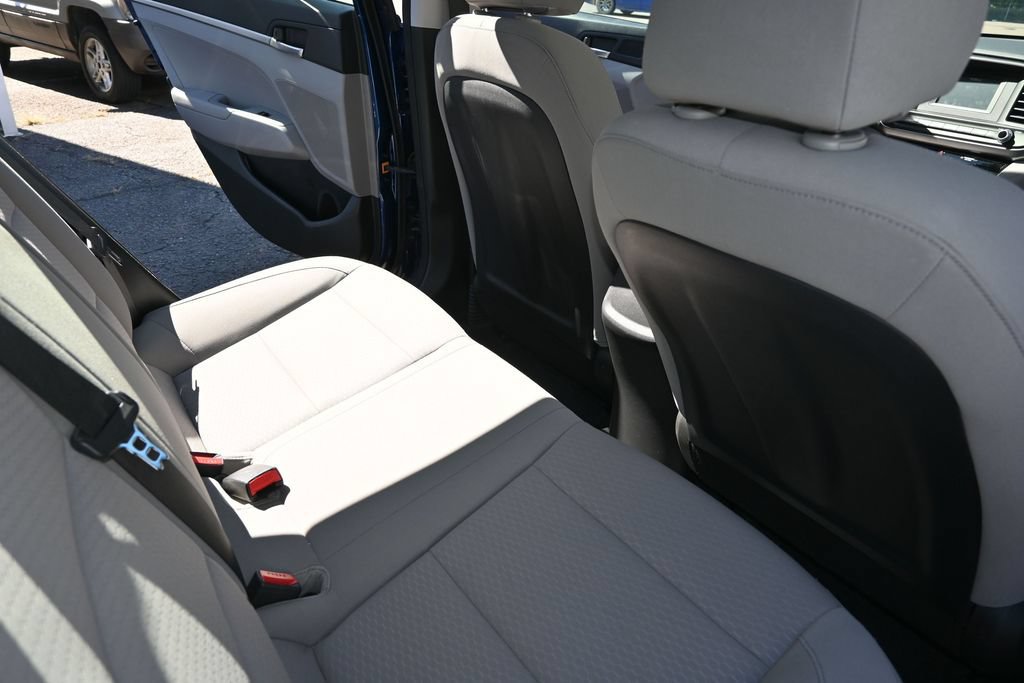 Used 2020 Hyundai Elantra SE FWD image 21