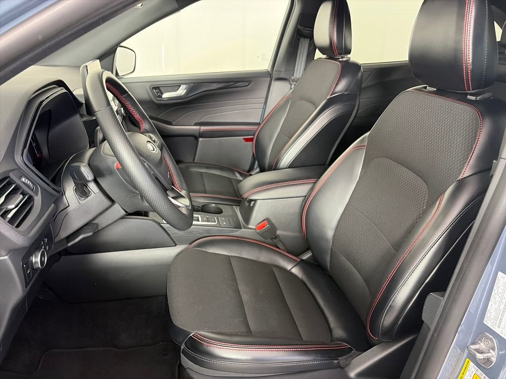 Certified 2025 Ford Escape ST-Line Select AWD/4WD image 11