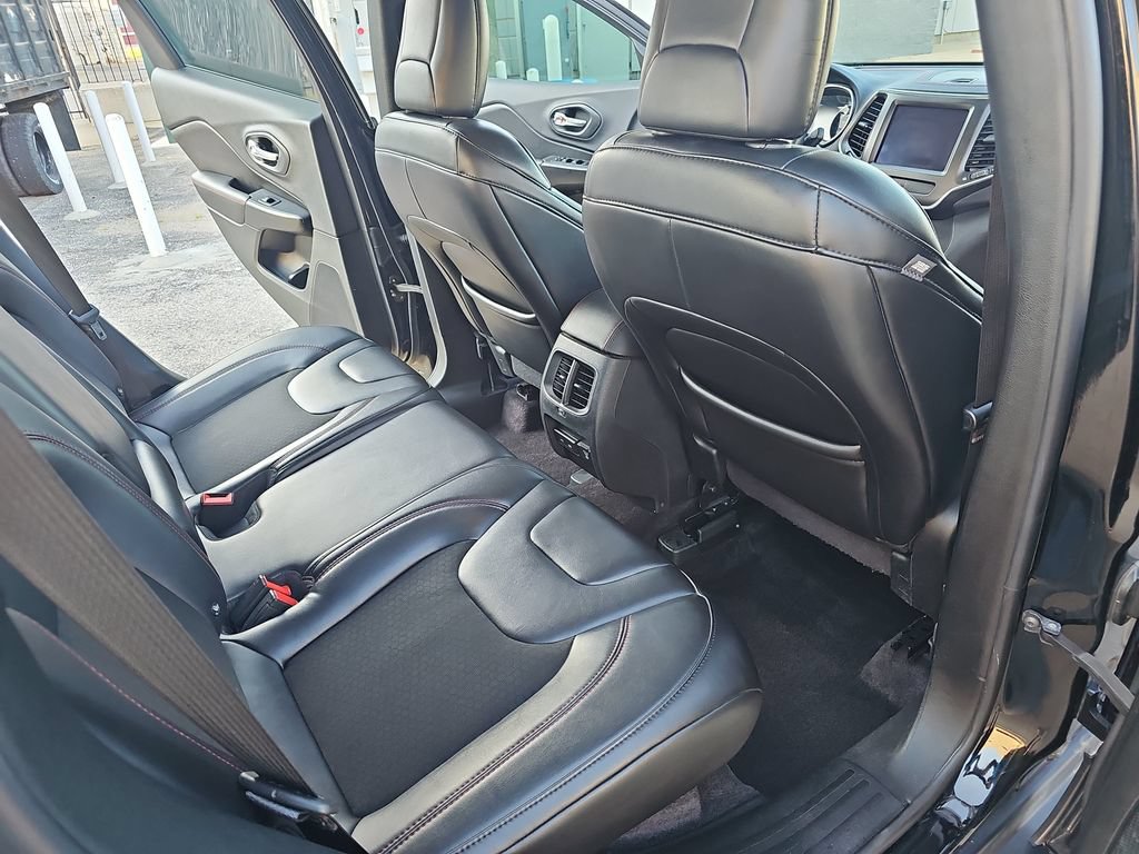 Used 2019 Jeep Cherokee Trailhawk w/ Comfort/Convenience Group AWD/4WD image 11