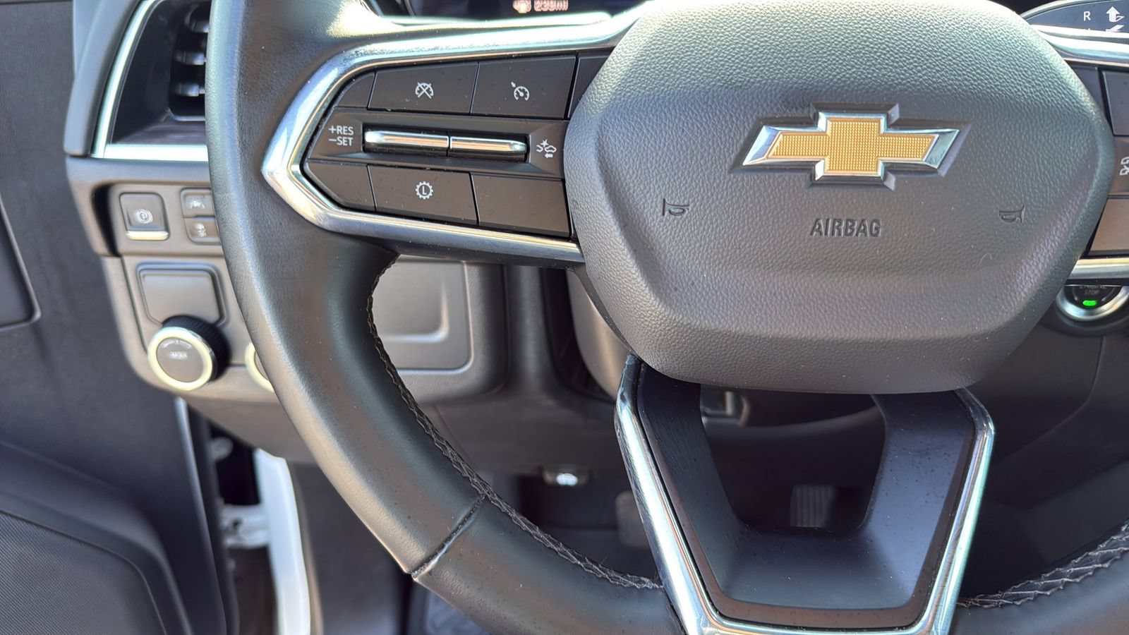 Used 2025 Chevrolet Tahoe LT RWD image 14