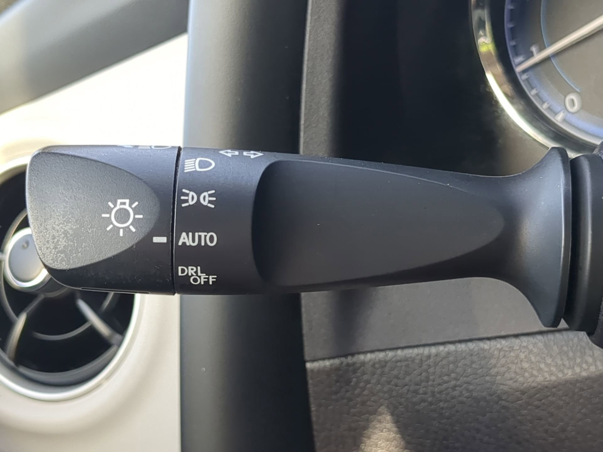 Used 2018 Toyota Corolla LE image 60