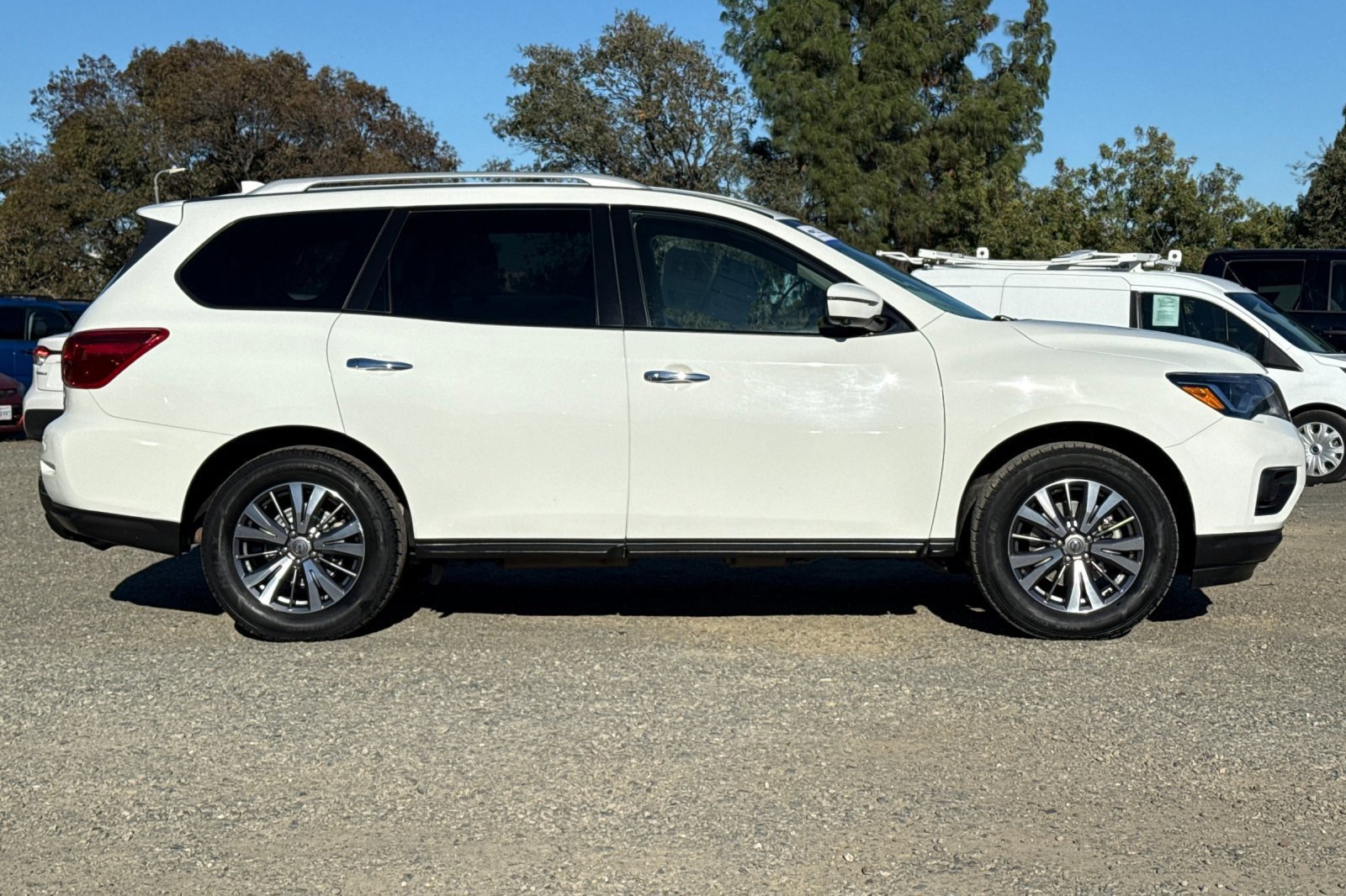 Used 2019 Nissan Pathfinder SL image 6