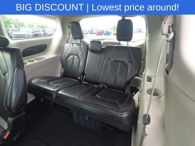 Used 2023 Chrysler Pacifica Touring-L FWD image 19