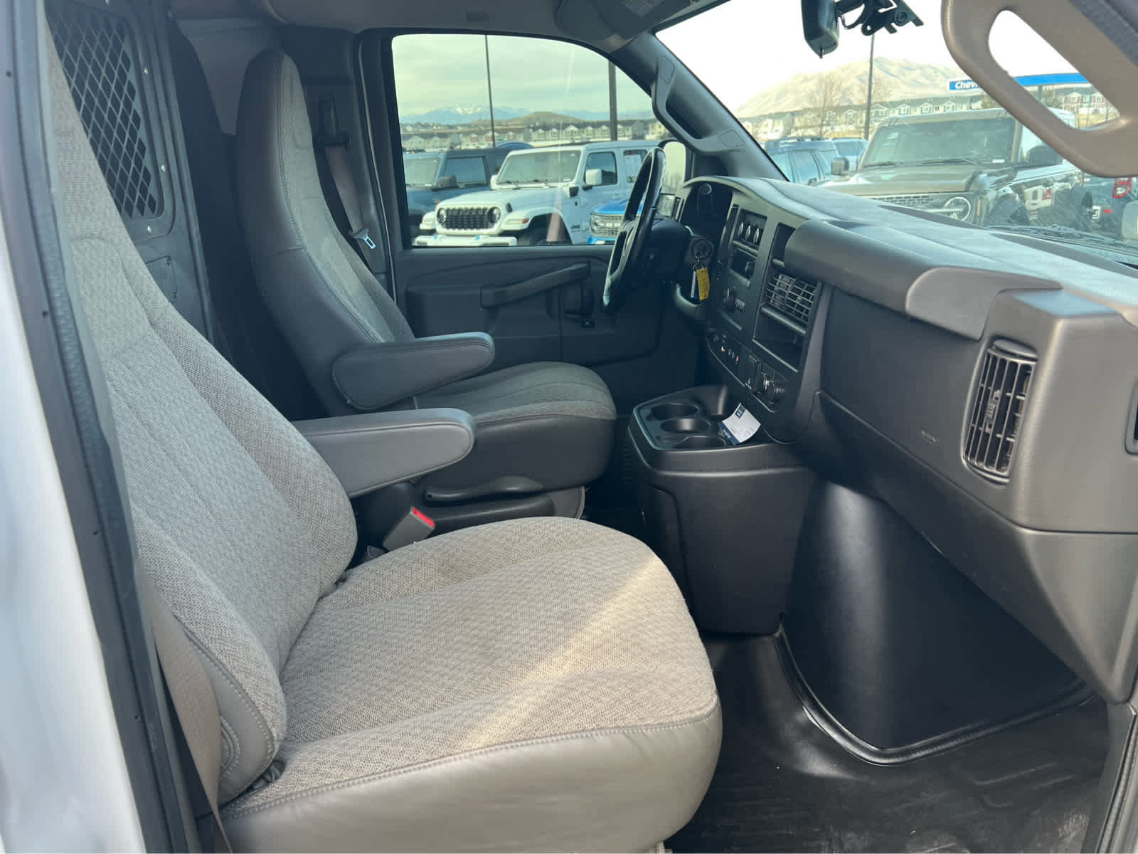 Used 2021 Chevrolet Express 2500 w/ Driver Convenience Package image 17