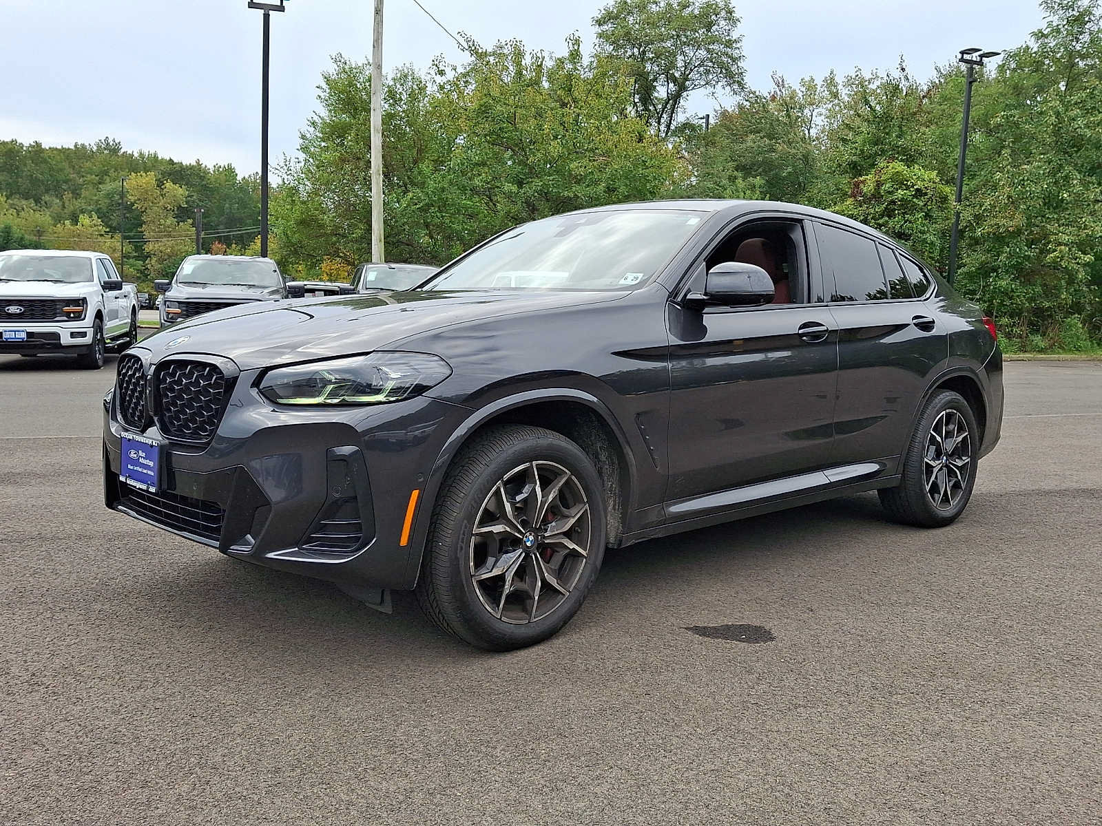 Used 2024 BMW X4 xDrive30i w/ Premium Package AWD/4WD image 3
