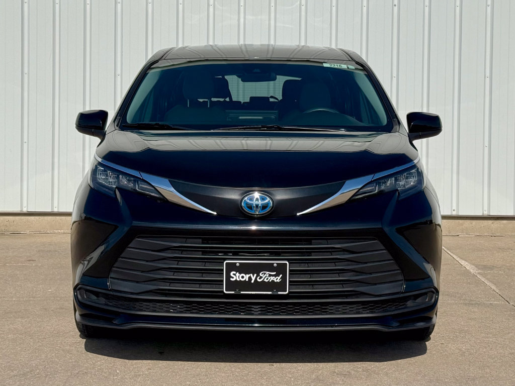 Used 2025 Toyota Sienna LE FWD image 9