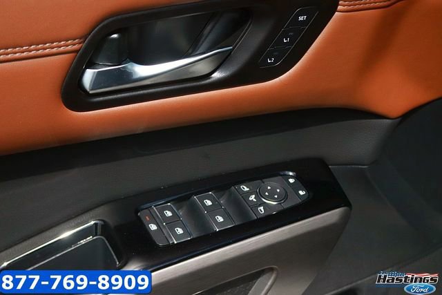 Used 2025 Nissan Pathfinder Platinum image 10