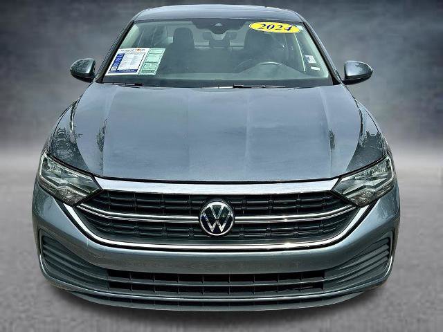 Used 2024 Volkswagen Jetta SE FWD image 2