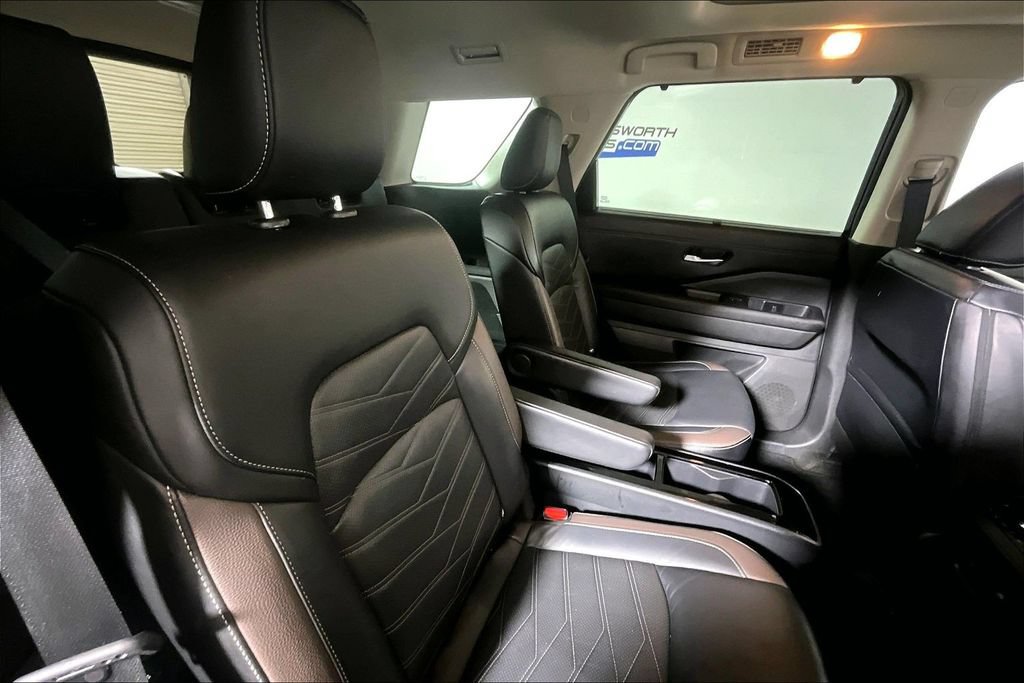 Used 2023 Nissan Pathfinder Platinum w/ Lighting Package (N93) FWD image 22