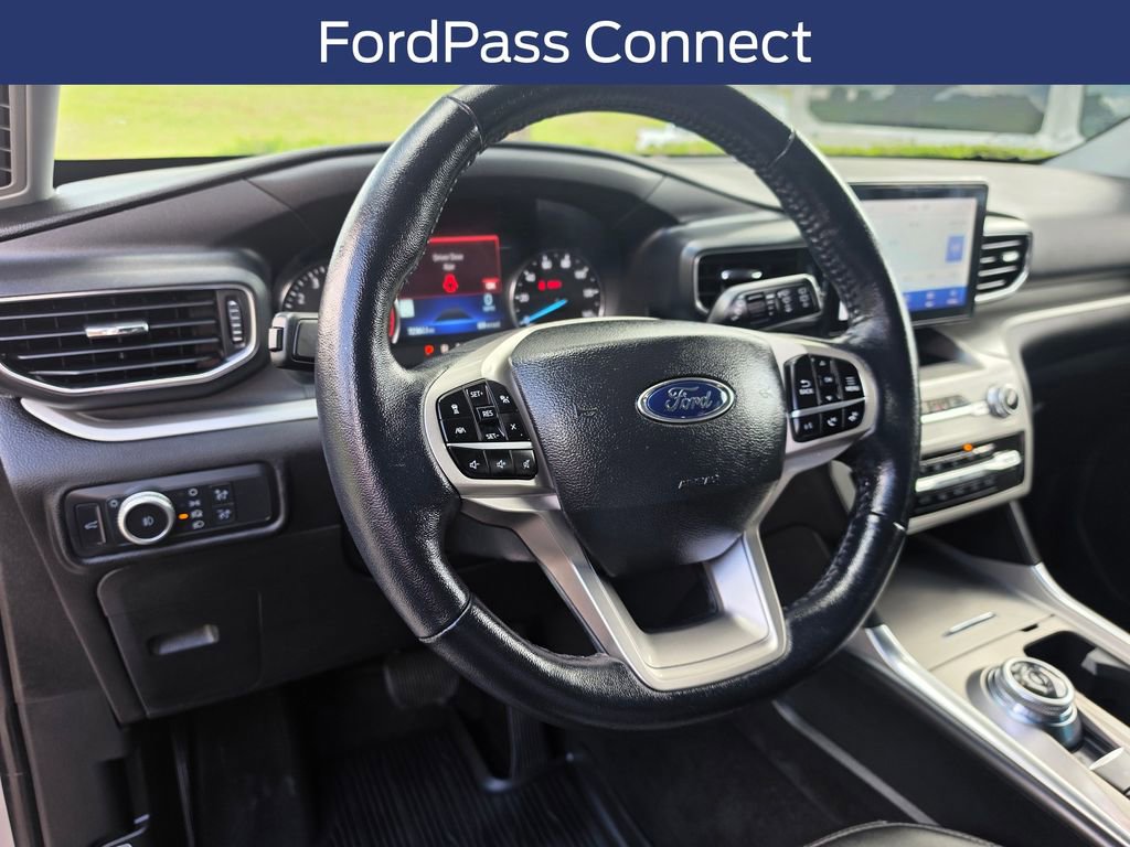 Certified 2022 Ford Explorer XLT w/ Equipment Group 202A RWD image 25