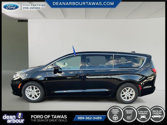 Used 2024 Chrysler Pacifica Touring-L FWD image 17