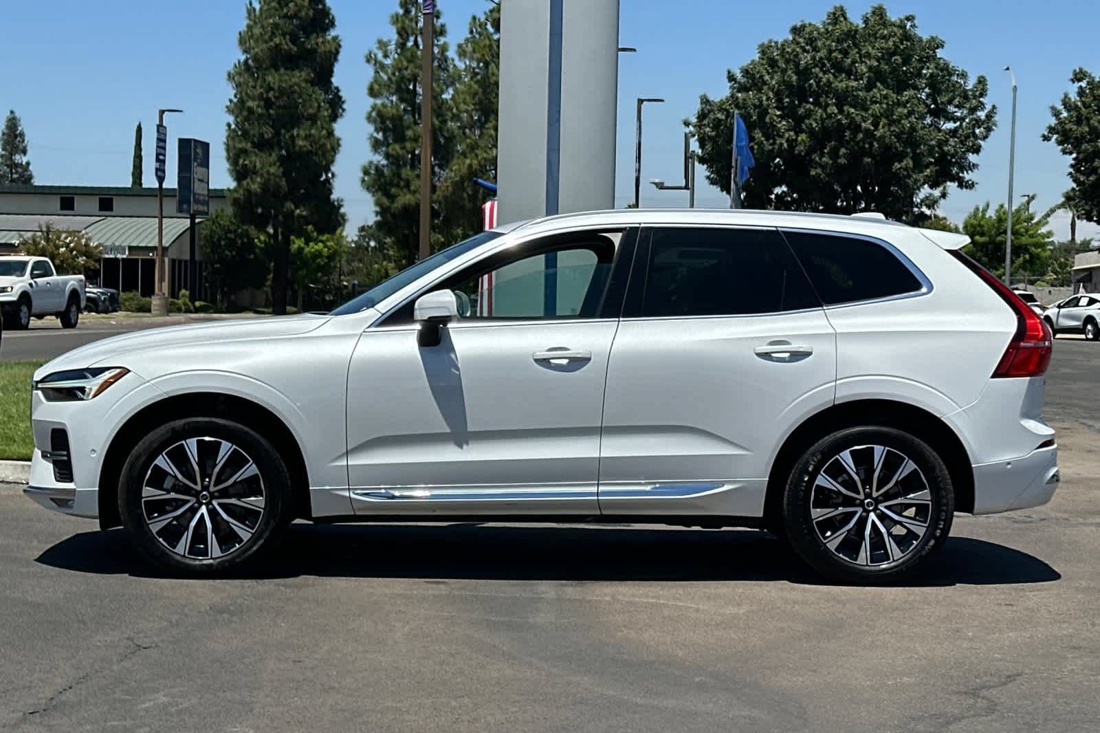 Used 2023 Volvo XC60 B5 Plus AWD/4WD image 6