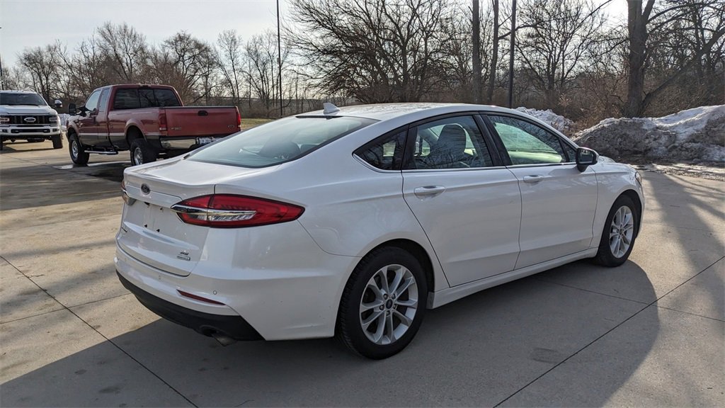 Certified 2020 Ford Fusion SE image 3
