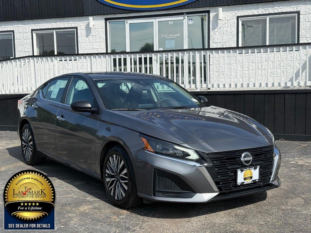 Used 2025 Nissan Altima 2.5 SV FWD image 3