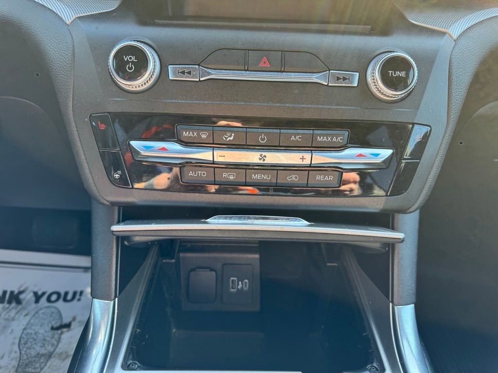 Certified 2020 Ford Explorer XLT w/ Equipment Group 202A image 20