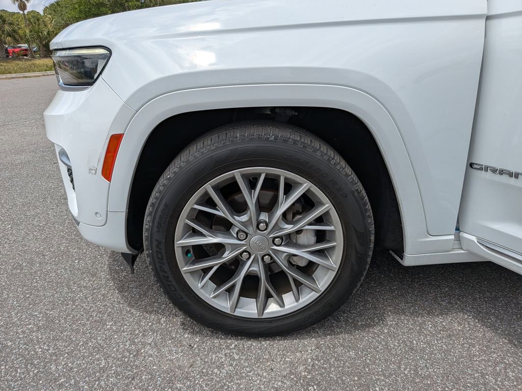 Used 2023 Jeep Grand Cherokee Summit AWD/4WD image 32