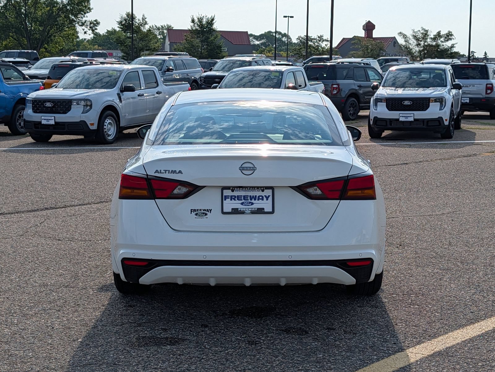 Used 2024 Nissan Altima 2.5 S FWD image 6