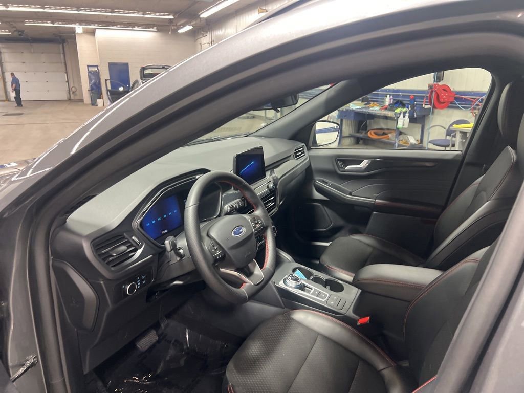 Certified 2025 Ford Escape ST-Line image 18