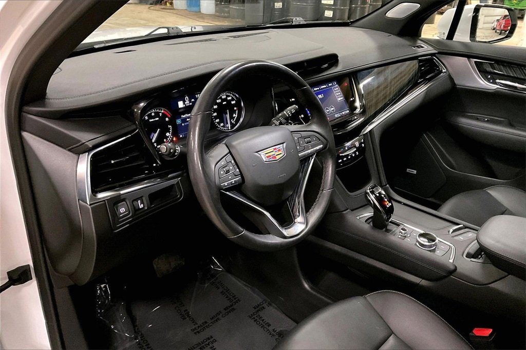 Used 2024 Cadillac XT6 Premium Luxury image 13
