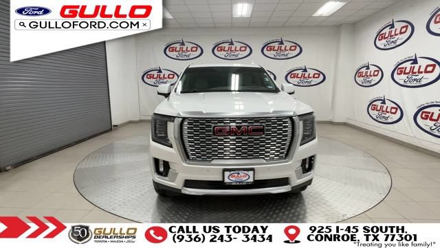 Used 2022 GMC Yukon XL Denali w/ Denali Premium Package AWD/4WD image 3