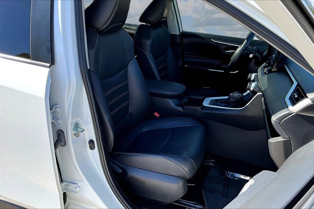 Used 2022 Toyota RAV4 XLE Premium FWD image 31