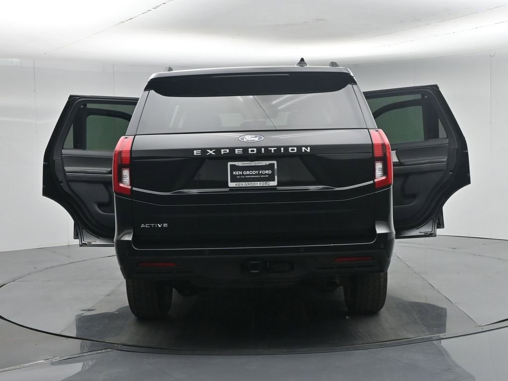 Certified 2025 Ford Expedition Active AWD/4WD image 39