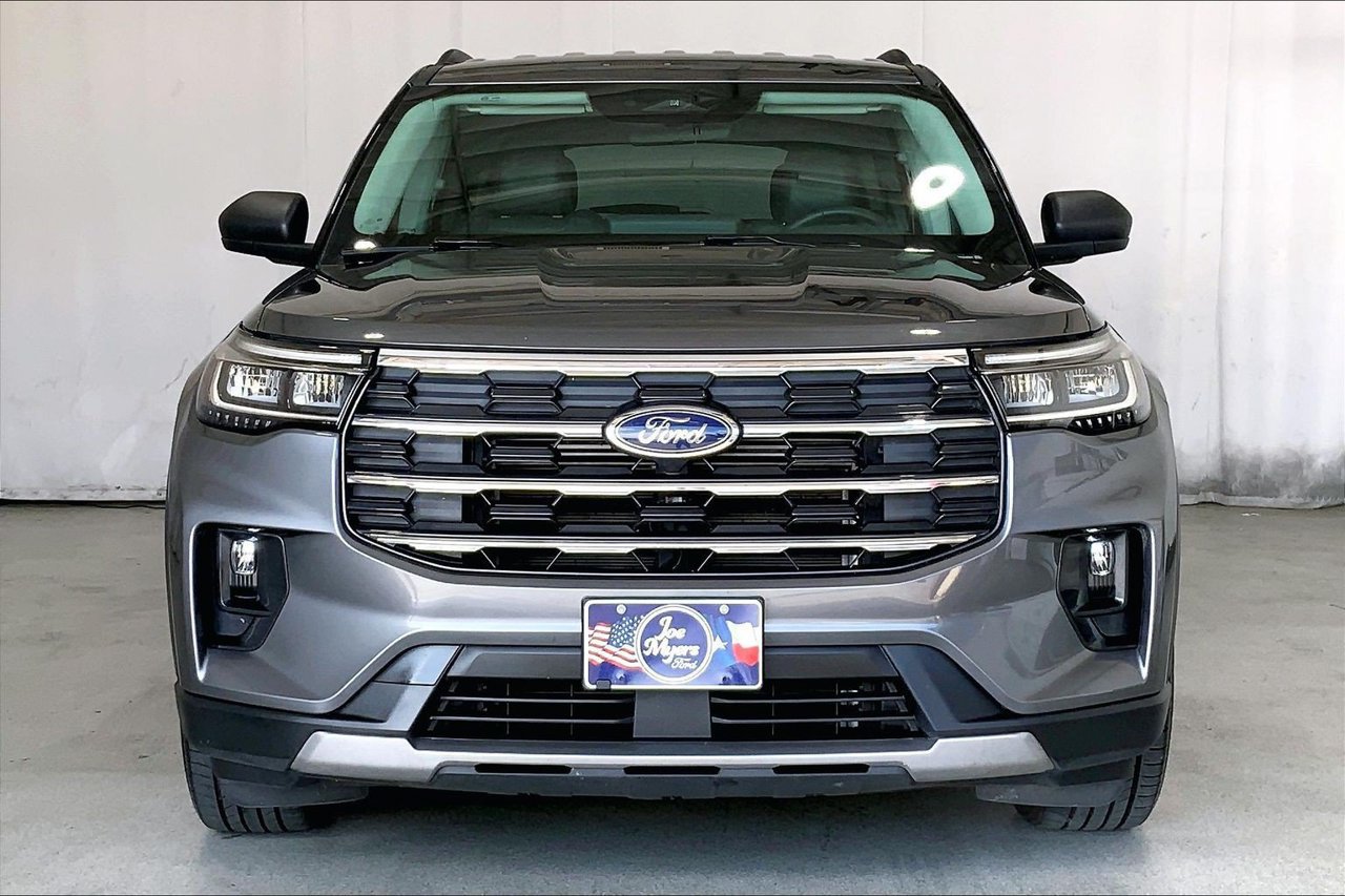 Certified 2025 Ford Explorer Active w/ Active Comfort Package RWD image 2