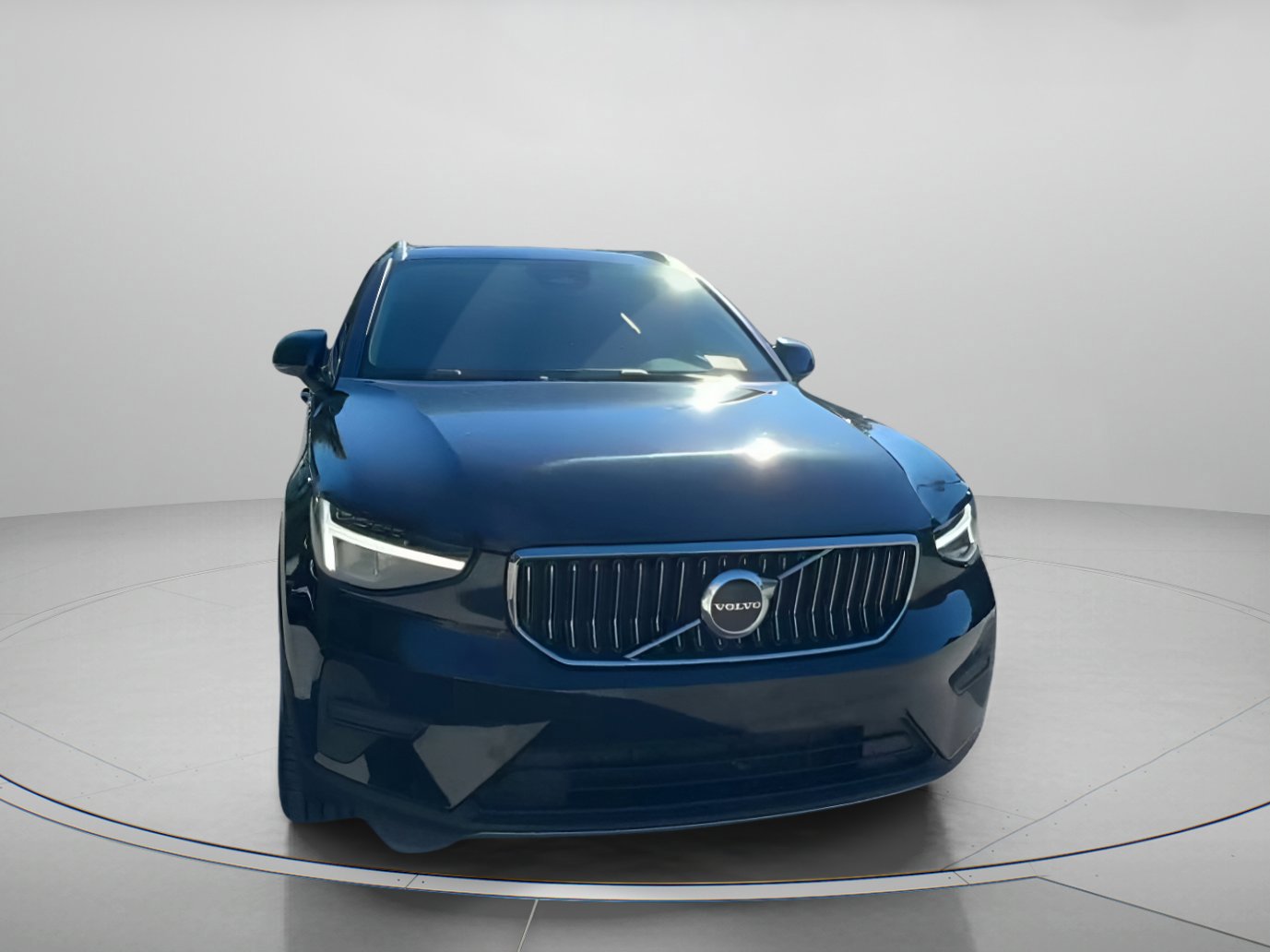 Used 2025 Volvo XC40 B5 Core image 30