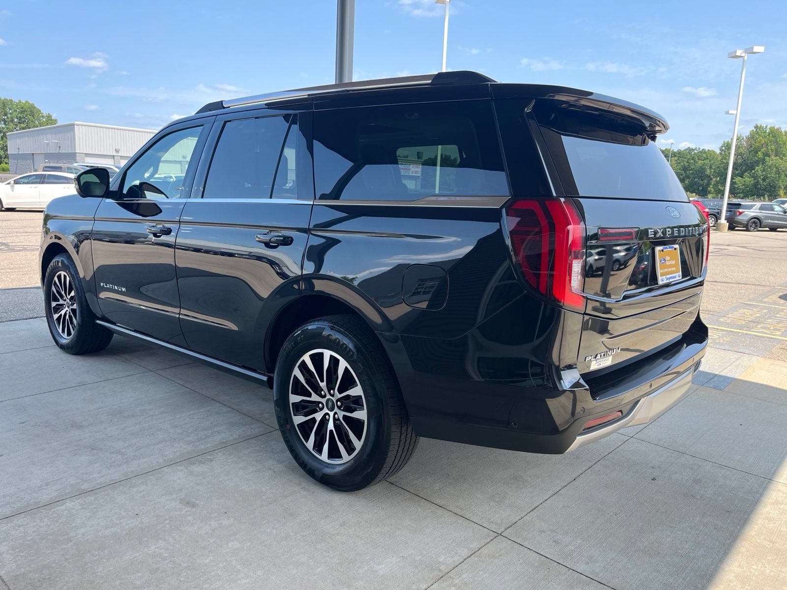 Certified 2025 Ford Expedition Platinum AWD/4WD image 3