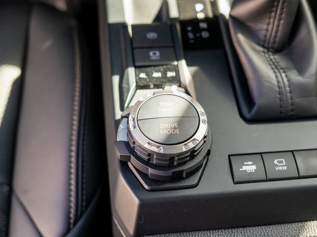 Used 2025 Toyota Tacoma Limited image 32