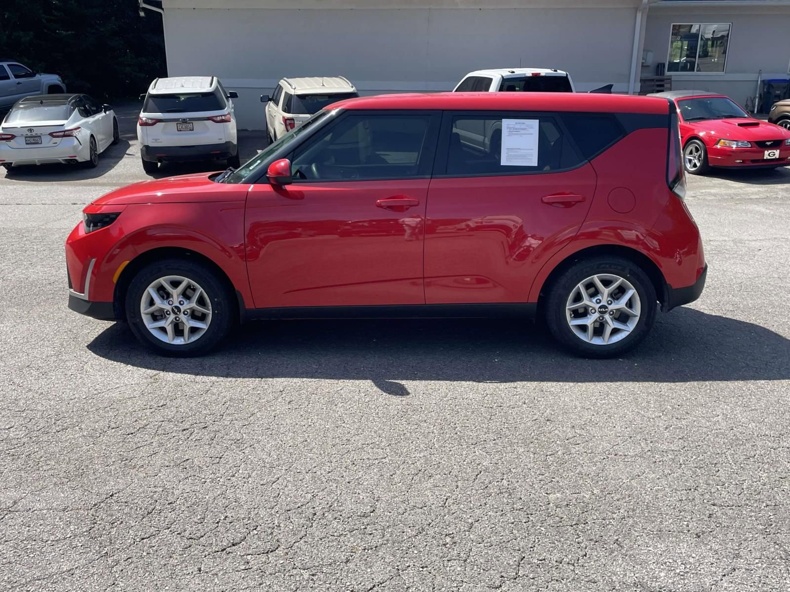 Used 2024 Kia Soul LX w/ Option Group 015 FWD image 9