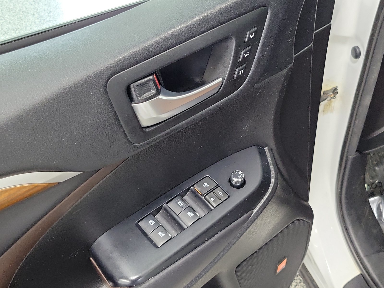 Used 2018 Toyota Highlander Limited Platinum AWD/4WD image 7