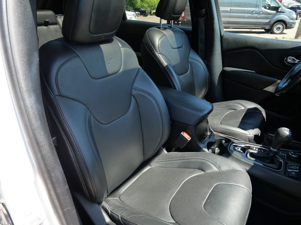 Used 2021 Jeep Cherokee Limited w/ Elite Package AWD/4WD image 12