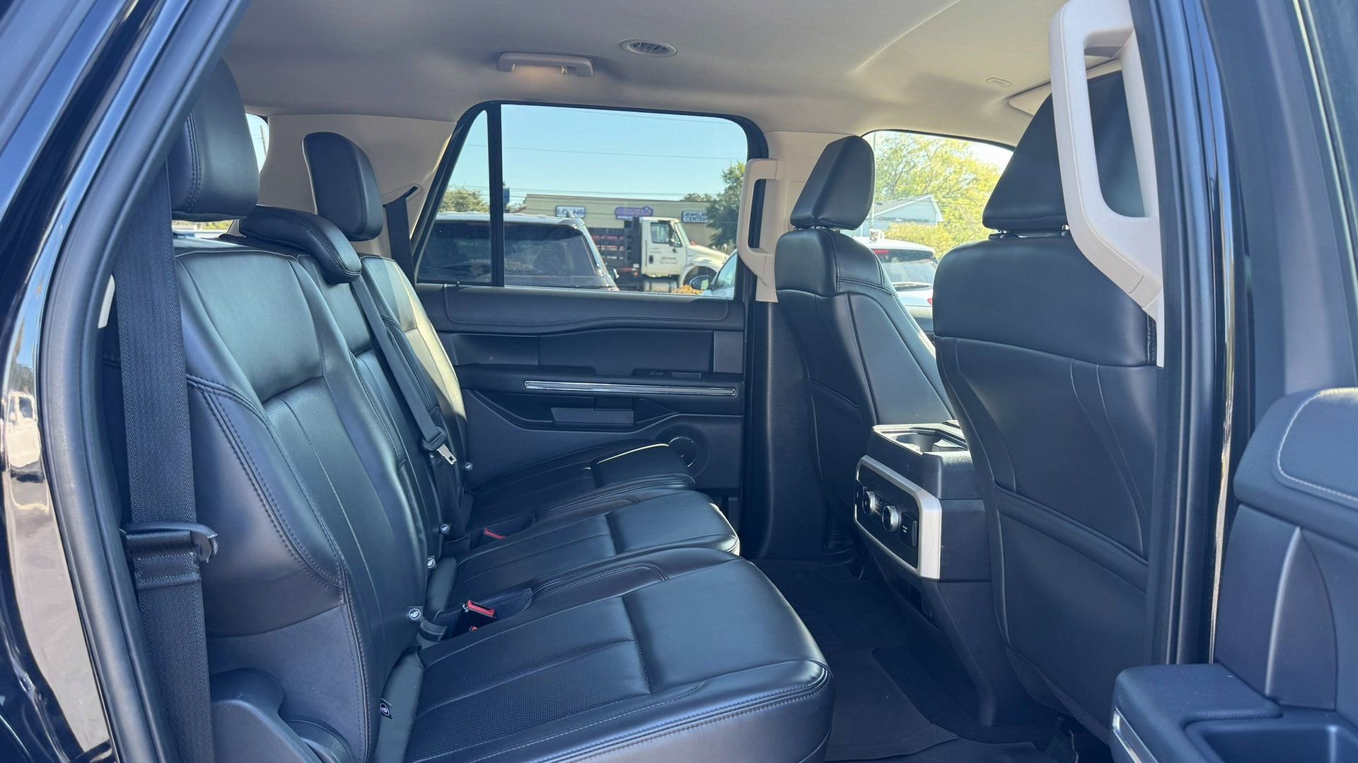 Certified 2024 Ford Expedition Max XLT image 9