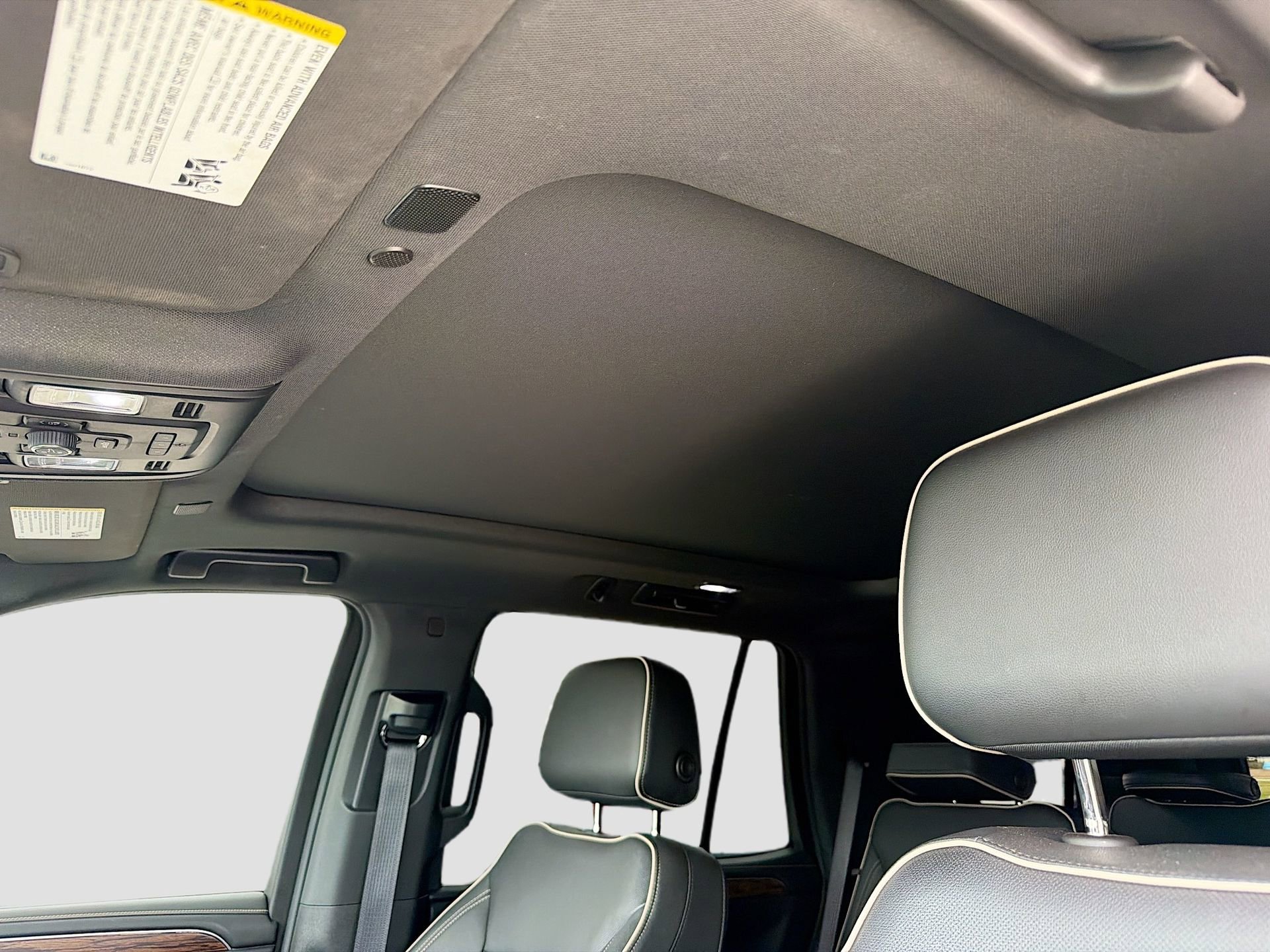 Used 2023 Chevrolet Tahoe Premier AWD/4WD image 27
