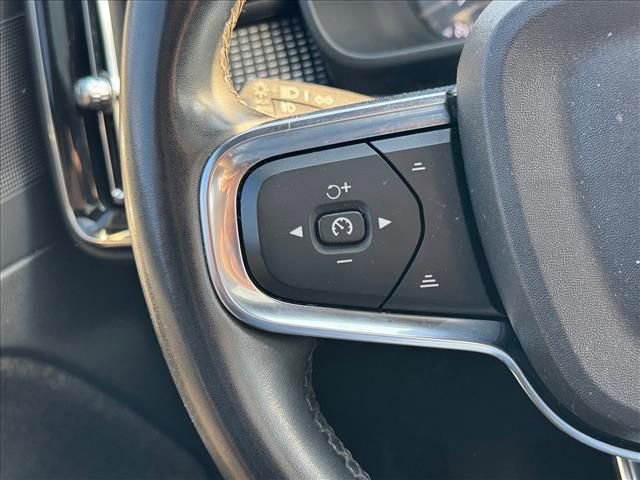 Used 2022 Volvo XC40 T4 R-Design w/ Protection Package Premier FWD image 18