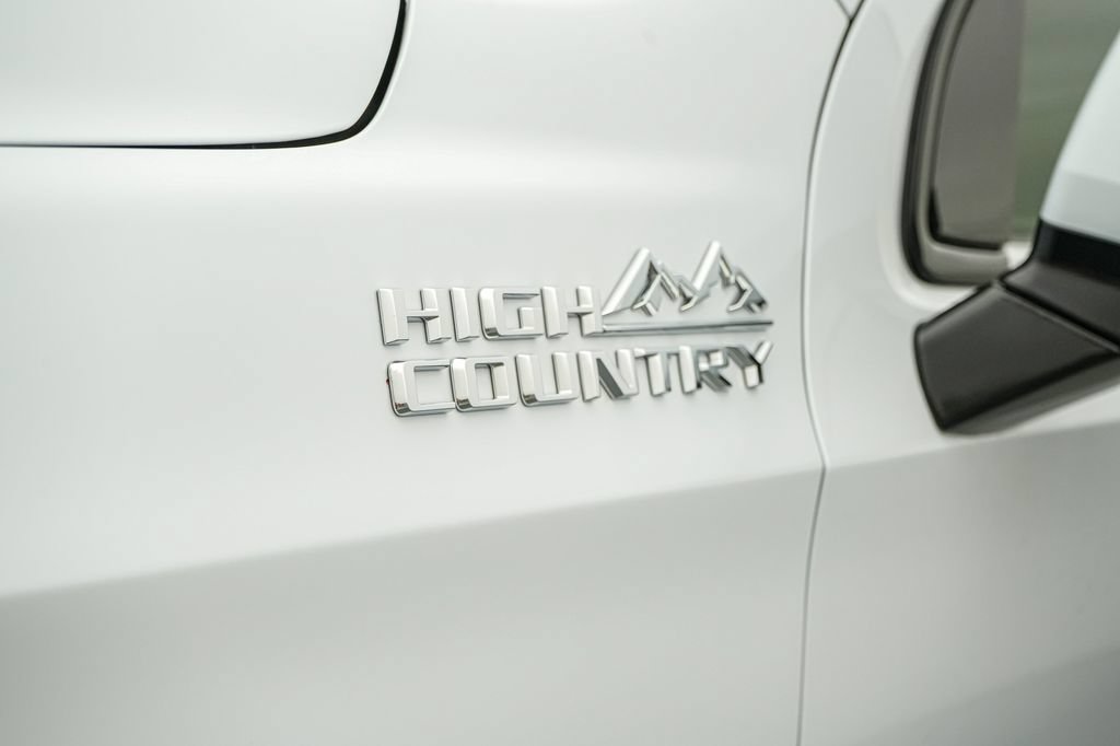 Used 2026 Chevrolet Suburban High Country w/ Sun And Tow Package AWD/4WD image 10