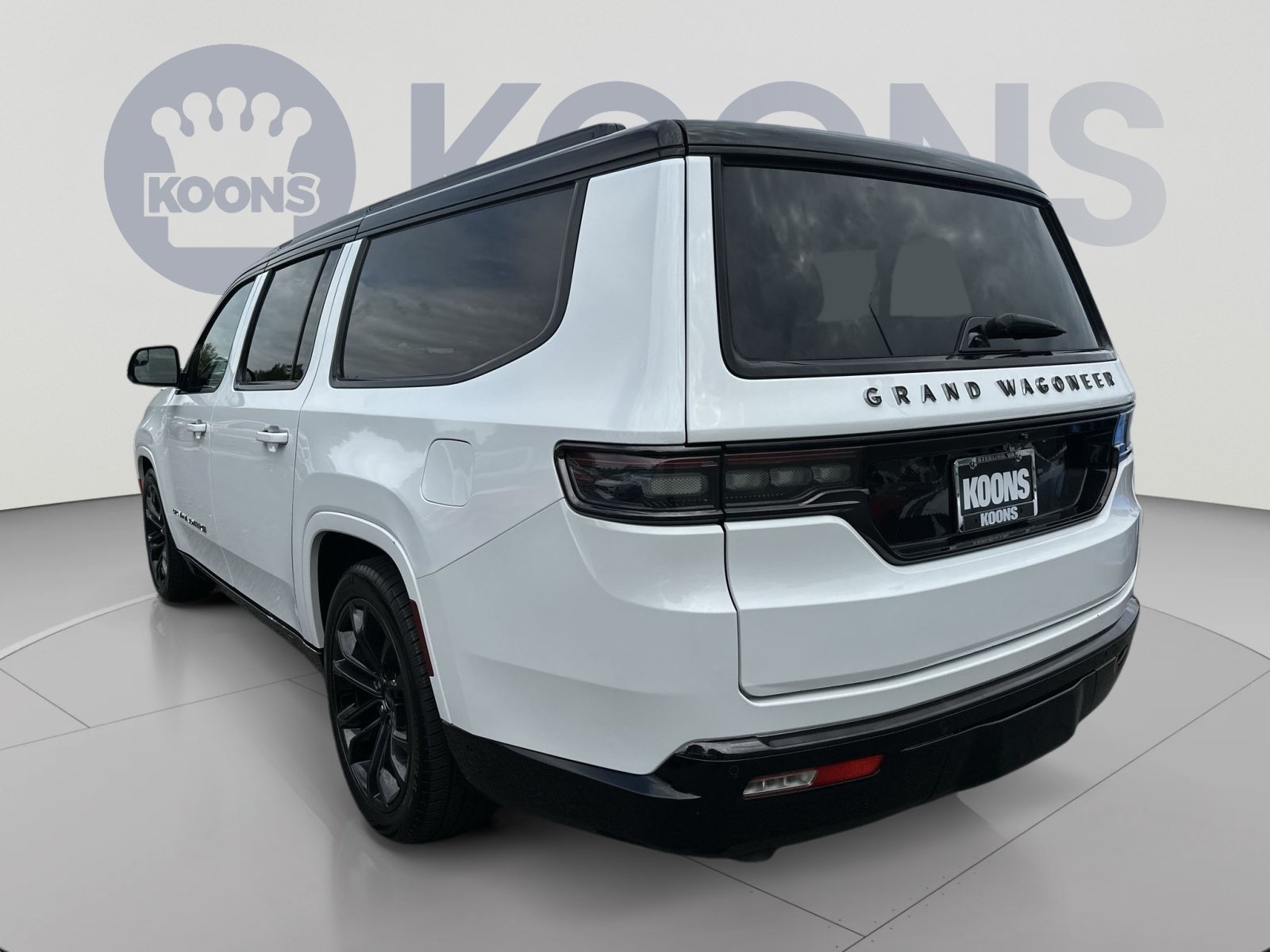 Used 2024 Jeep Grand Wagoneer L Series II w/ Quick Order Packagew 28T AWD/4WD image 8