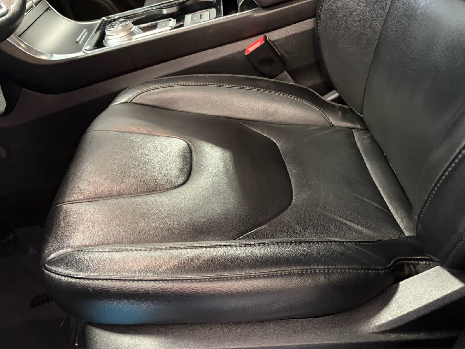 Certified 2020 Ford Edge Titanium AWD/4WD image 18