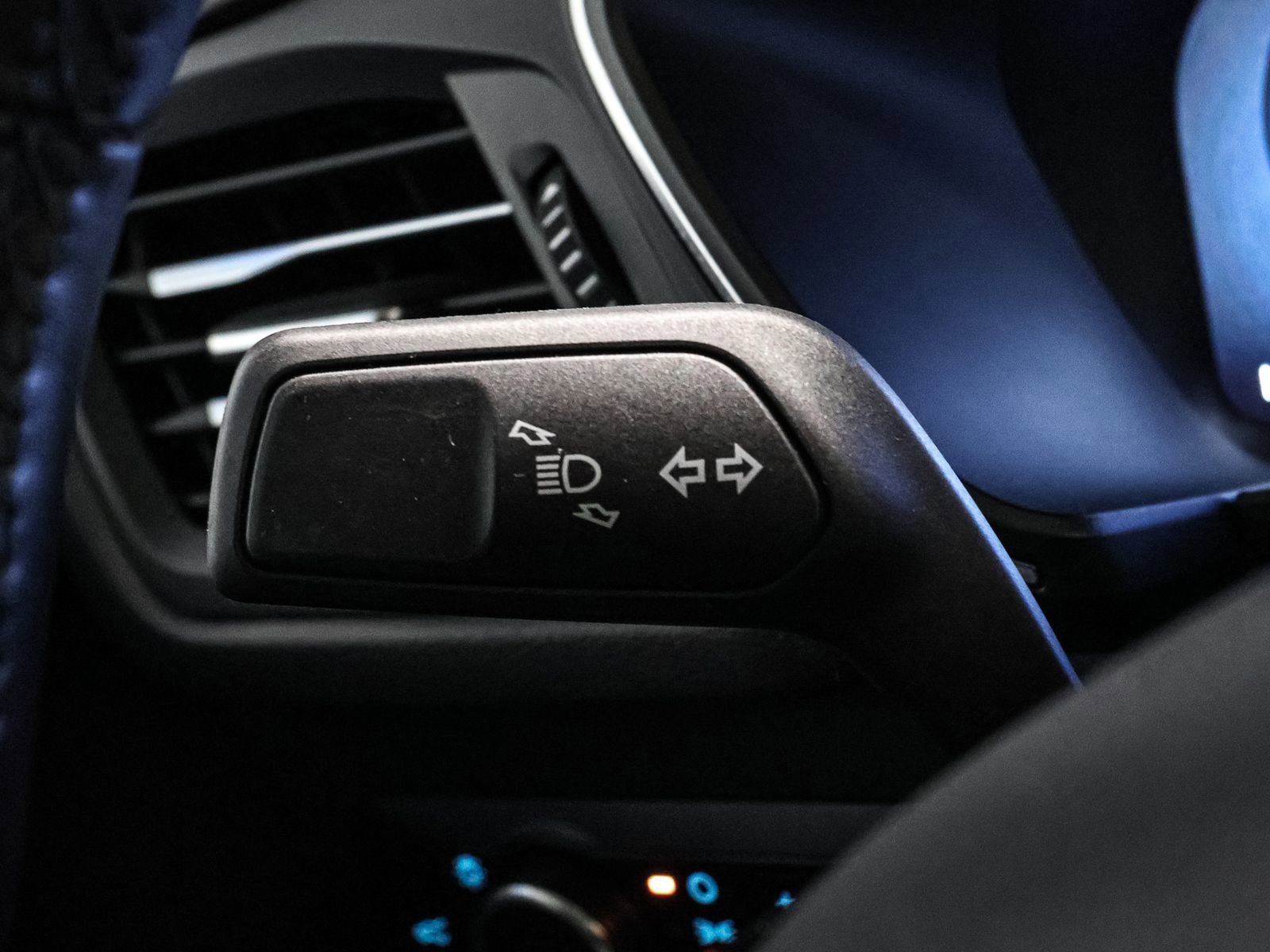 Certified 2025 Ford Escape Platinum AWD/4WD image 35