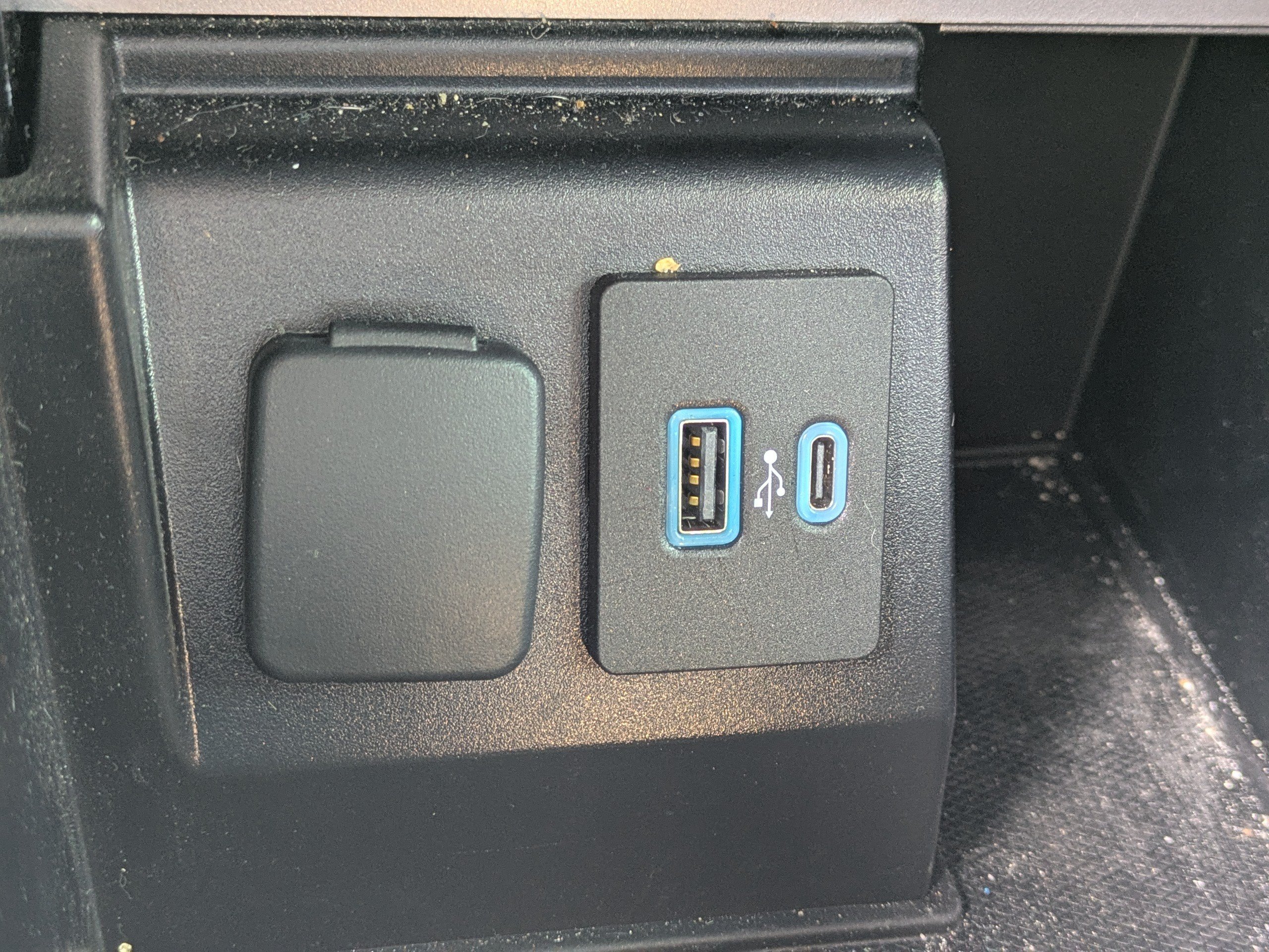 Certified 2020 Ford Explorer XLT w/ Equipment Group 202A RWD image 28