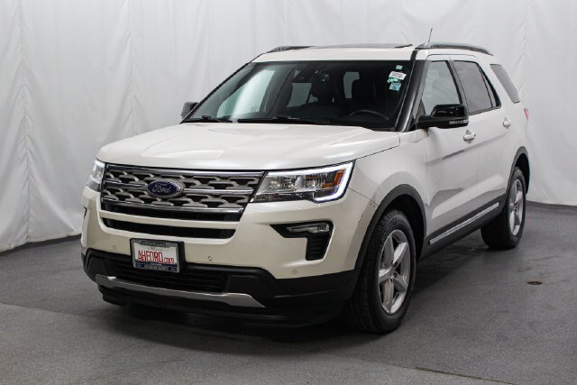Certified 2018 Ford Explorer XLT w/ Equipment Group 202A FWD image 4