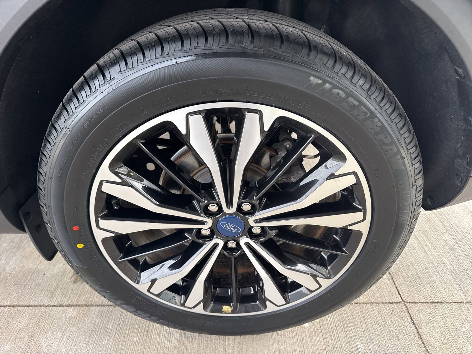 Certified 2022 Ford Escape SEL w/ SEL Stealth AWD Package image 18